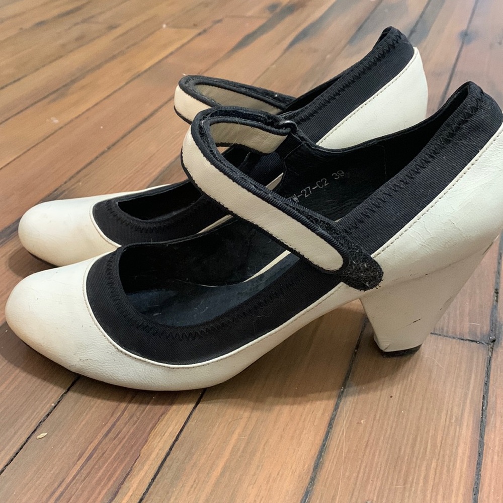 Chocolat Blu 1” T strap heels